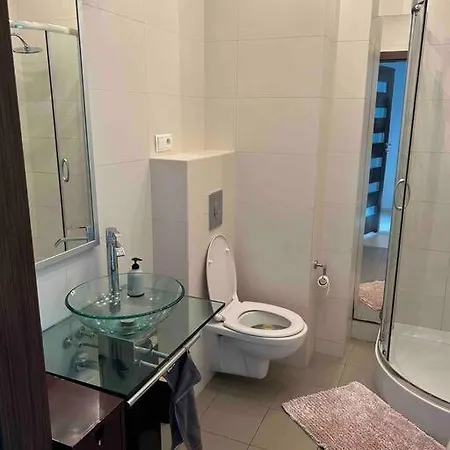 Piekny Apartament Blisko Malty Z Garazem Daire *