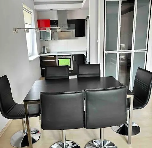 شقة Piekny Apartament Blisko Malty Z Garazem بوزنان